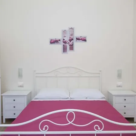 Nicola's Bed & Breakfast 2*
